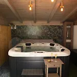 Happy Island Luxury شقة Sárvár